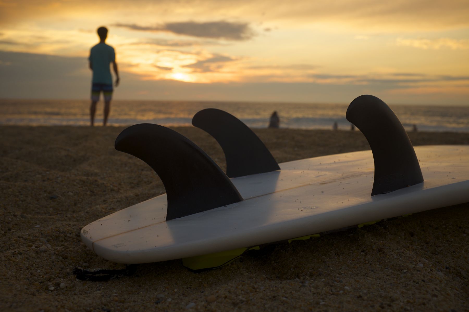 surboard-on-beach